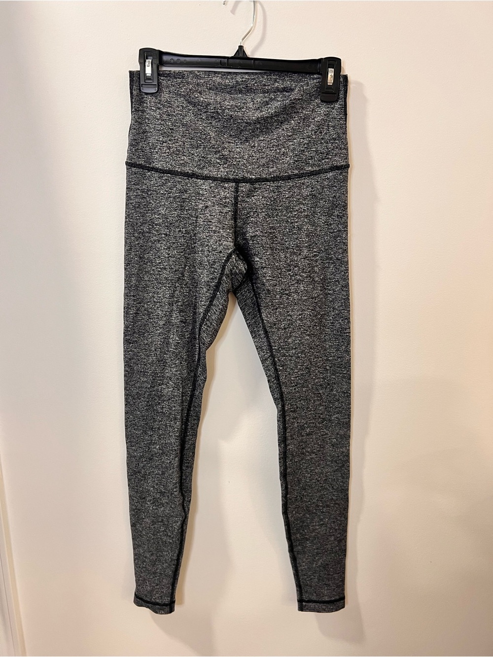 LIKE NEW: Lululemon Heathered Gray High Rise Leggings Size 8 - Picture 2 of 4